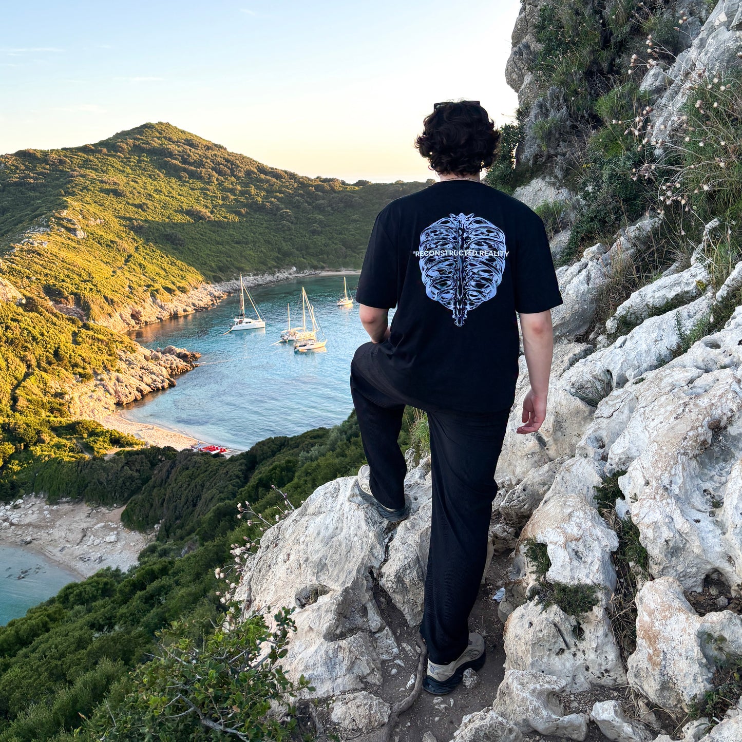RECONSTRUCTED REALITY TEE BLACK